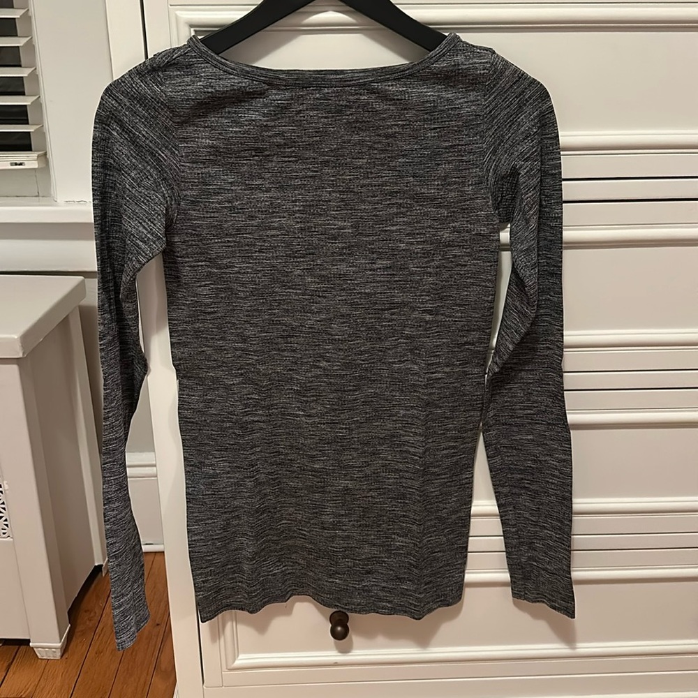 Athleta Renew Long Sleeve Heather Gray Small
